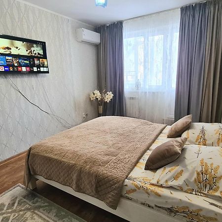 1 Комнатная Квартира В Центре Oral Exterior foto